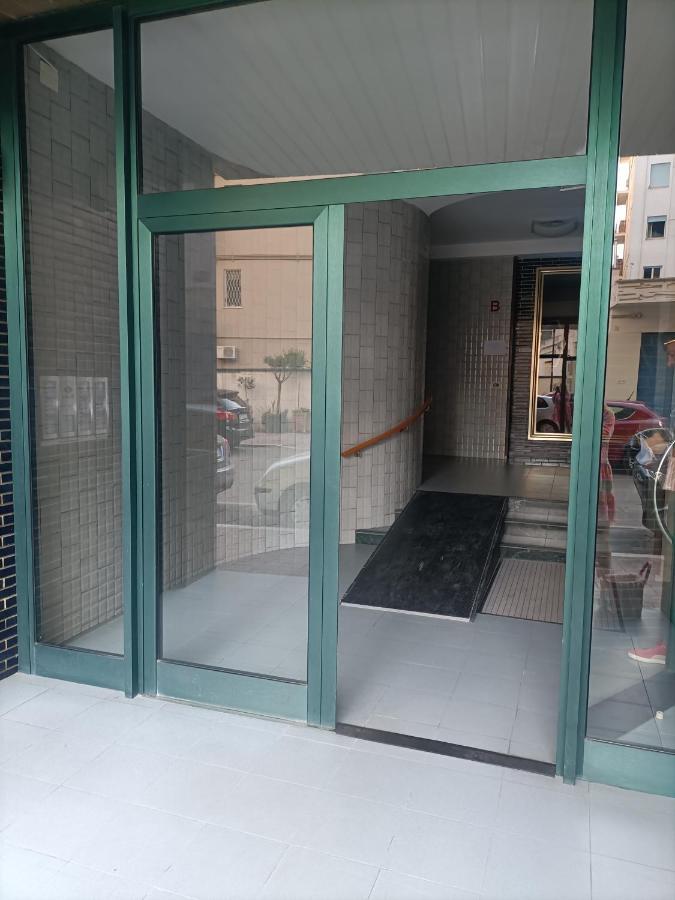 La Luna Piena In Centro Pescara Exterior photo